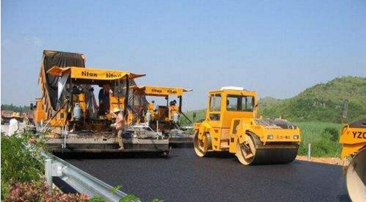 关于路面沥青施工的安全防护工作