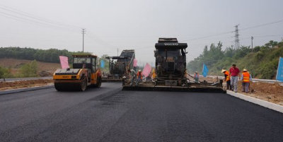 沥青路面施工后为何不干？该如何预防这种现象？